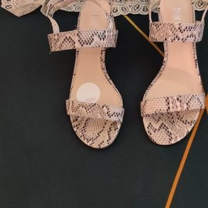 Bar 111, Snake print Sandals/Pumps, size 8M